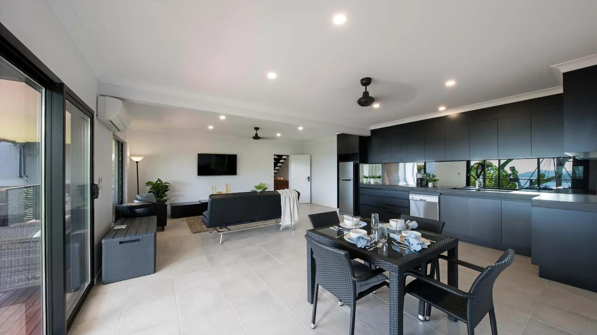 'Nine Islands' Airlie Beach Luxury Holiday Home With Ocean Views