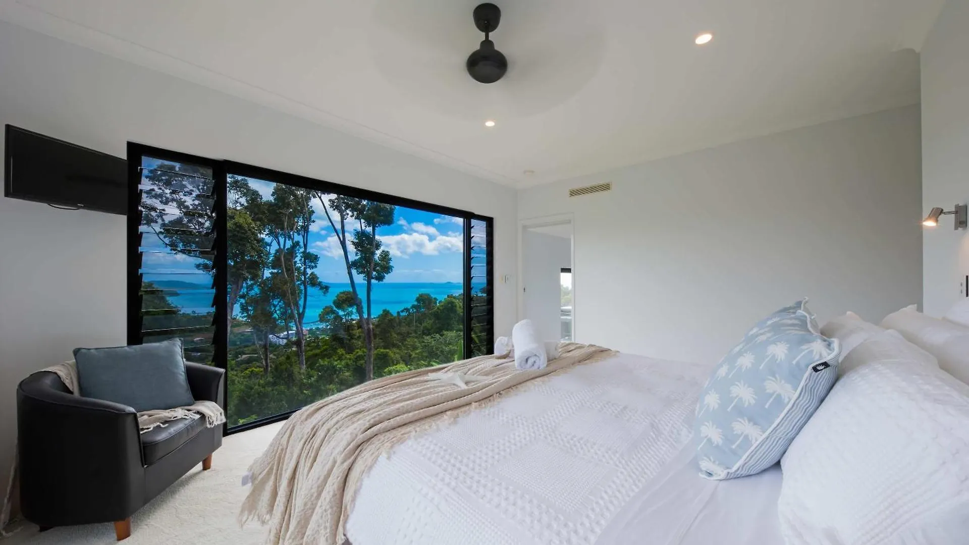 'Nine Islands' Airlie Beach Luxury Holiday Home With Ocean Views 0*,  Australia