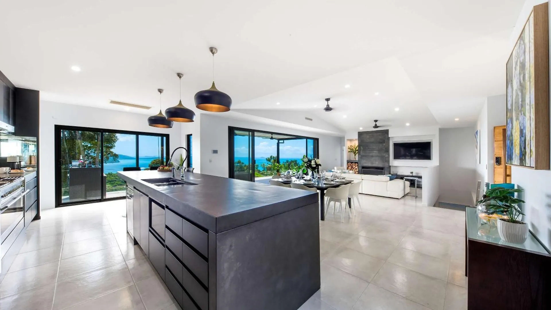 'Nine Islands' Airlie Beach Luxury Holiday Home With Ocean Views