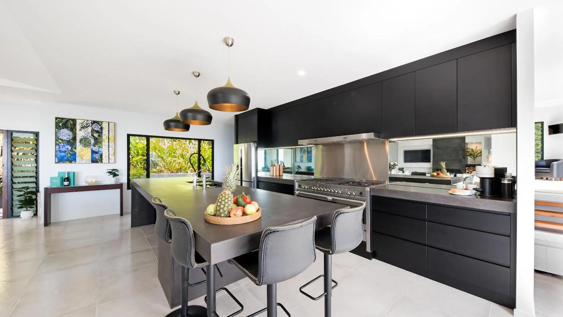 'Nine Islands' Airlie Beach Luxury Holiday Home With Ocean Views
