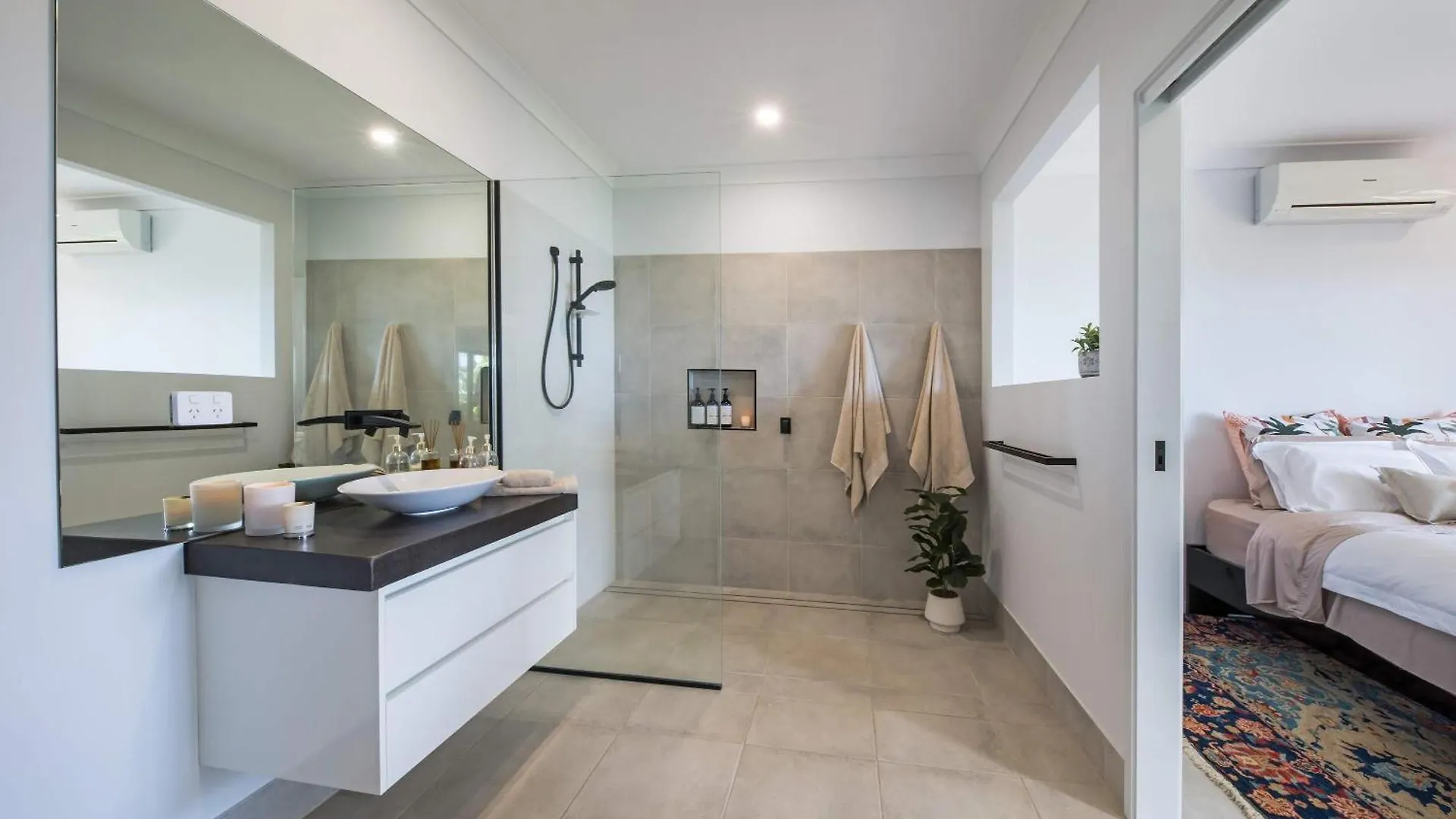 'Nine Islands' Airlie Beach Luxury Holiday Home With Ocean Views Australia