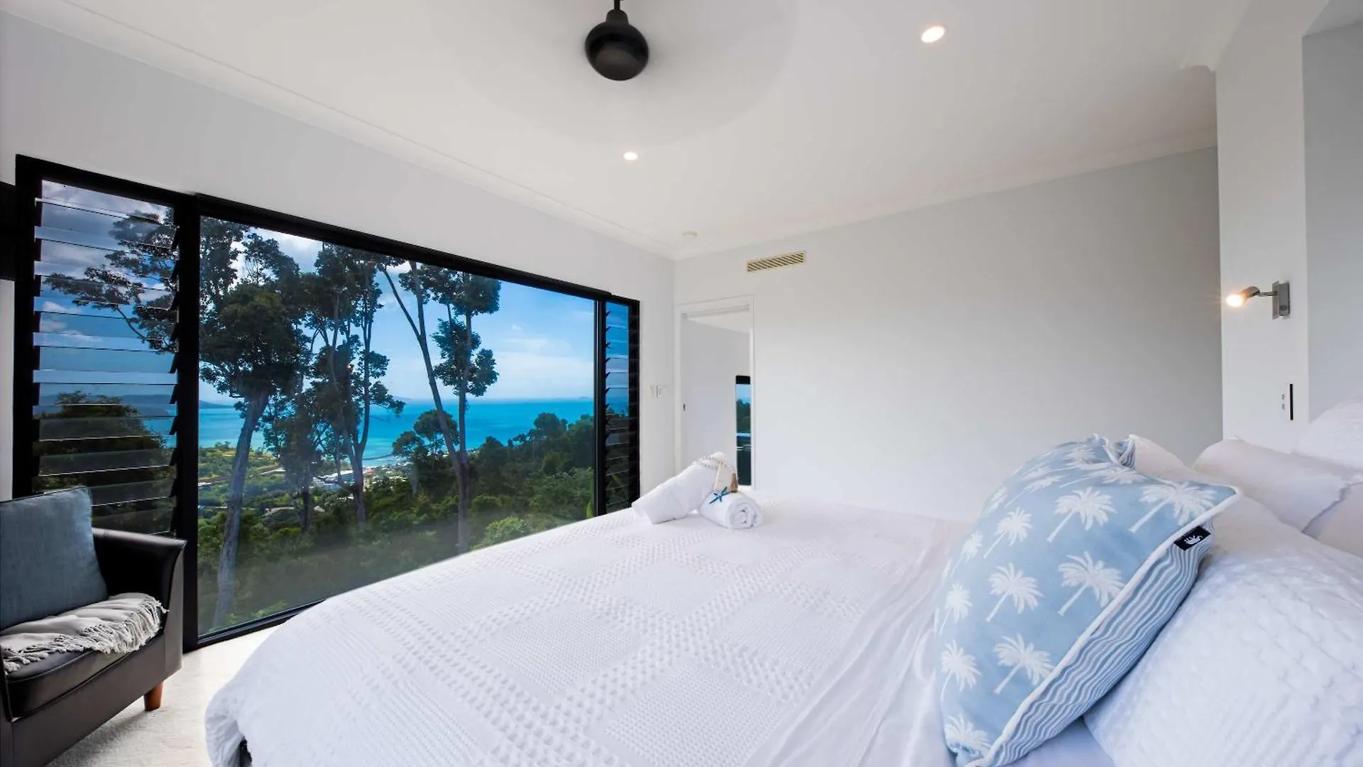 'Nine Islands' Airlie Beach Luxury Holiday Home With Ocean Views