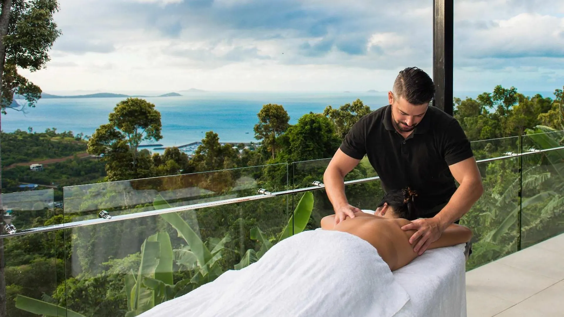 'Nine Islands' Airlie Beach Luxury Holiday Home With Ocean Views