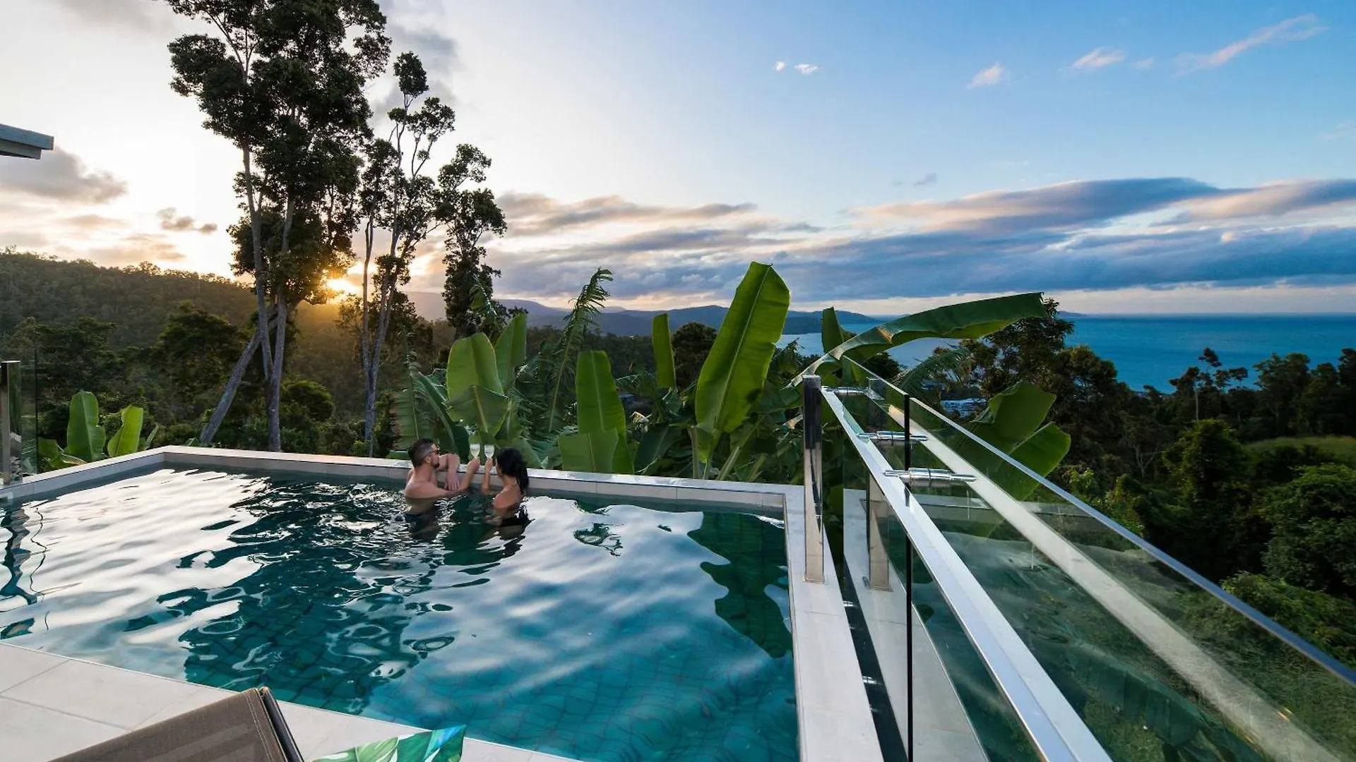 'Nine Islands' Airlie Beach Luxury Holiday Home With Ocean Views