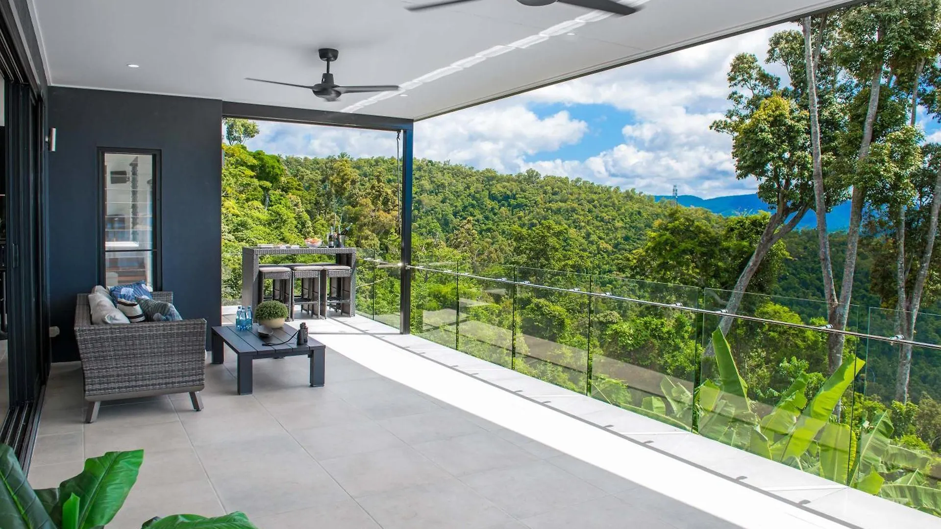 'Nine Islands' Airlie Beach Luxury Holiday Home With Ocean Views 0*,