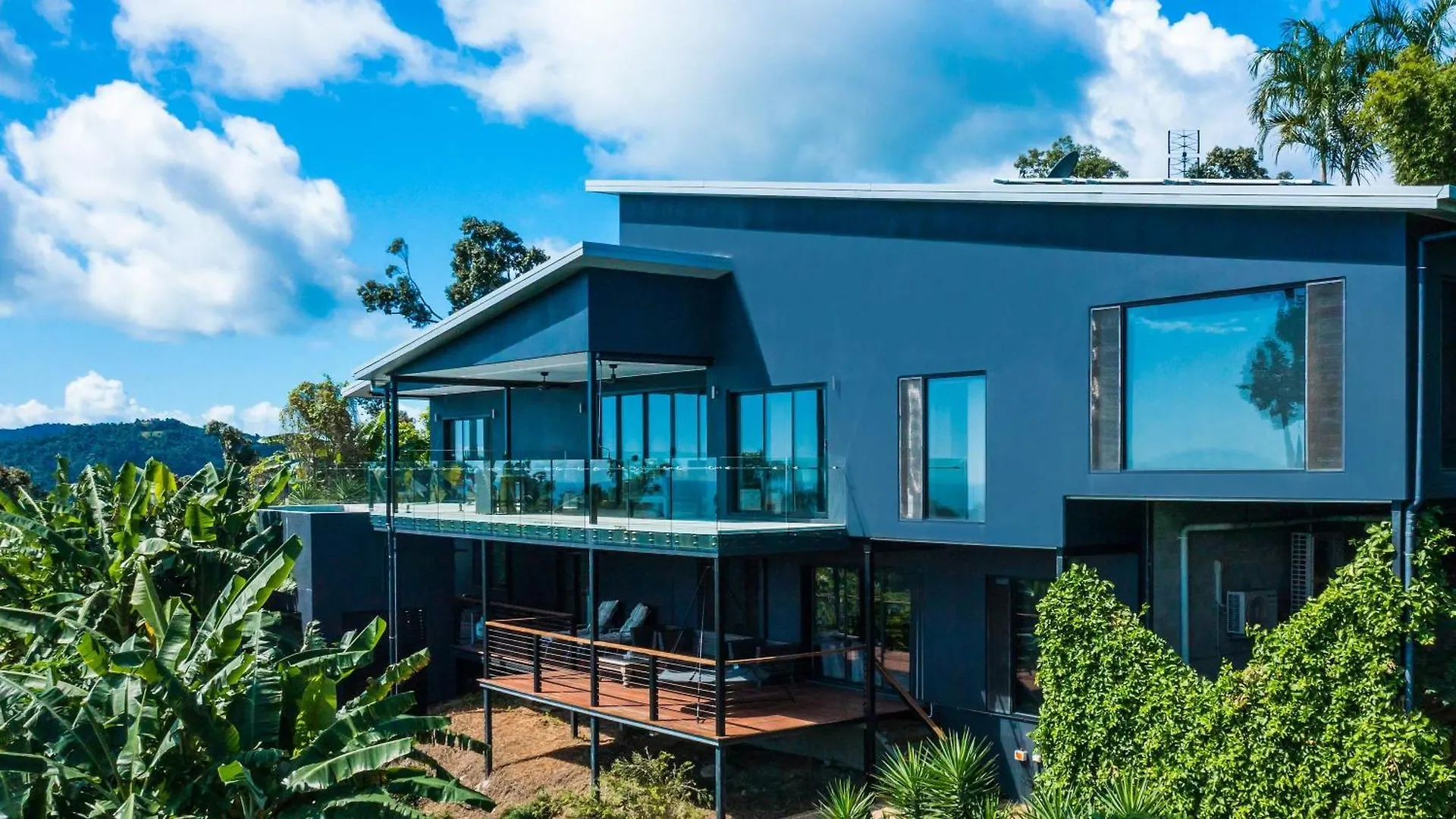 'Nine Islands' Airlie Beach Luxury Holiday Home With Ocean Views