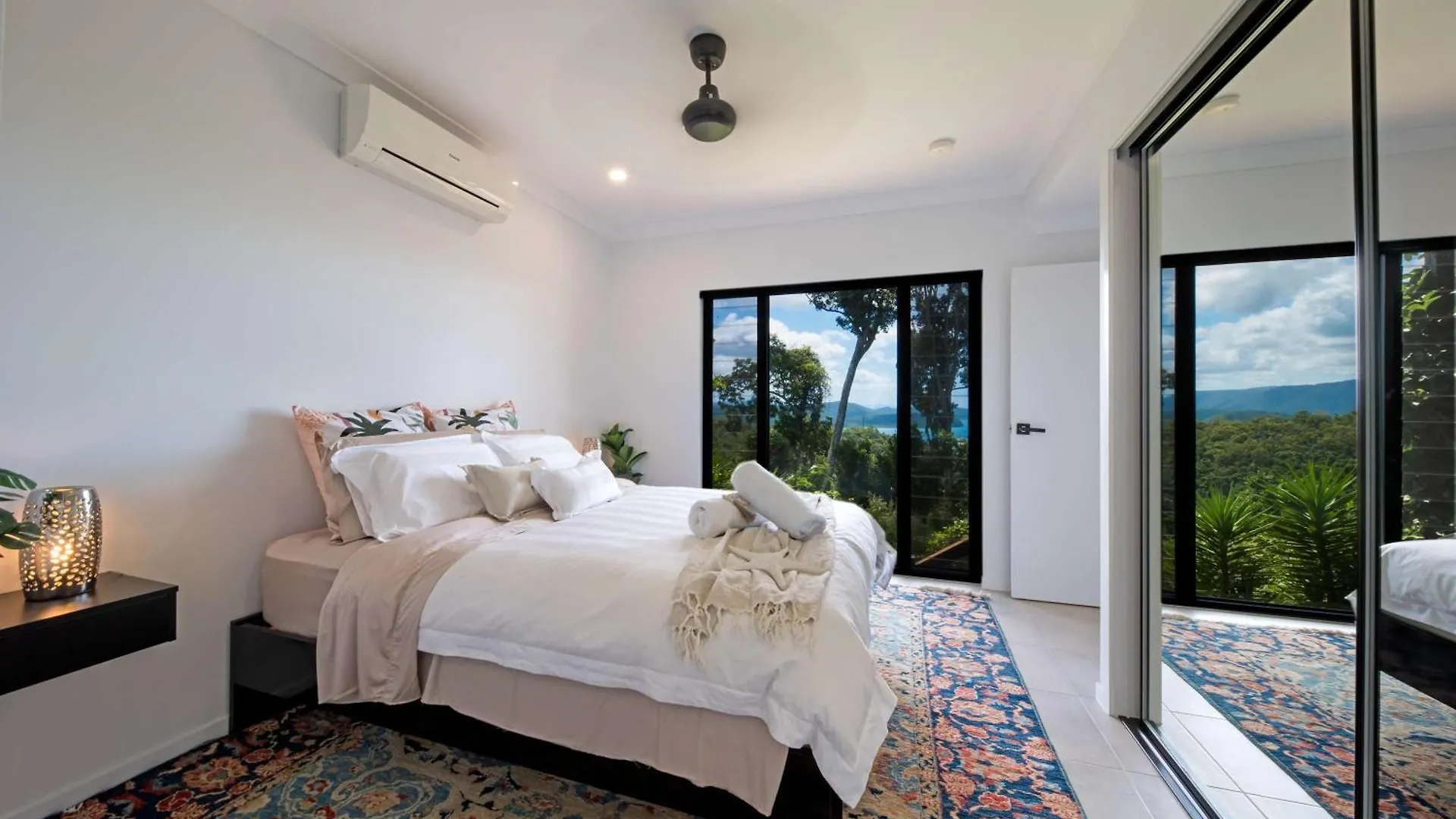 'Nine Islands' Airlie Beach Luxury Holiday Home With Ocean Views